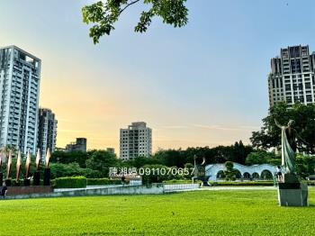 近１３期公園第一排頤湖苑