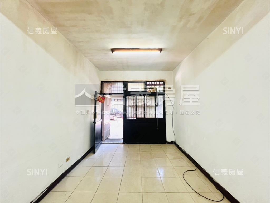近捷運公園成福邊間一樓房屋室內格局與周邊環境