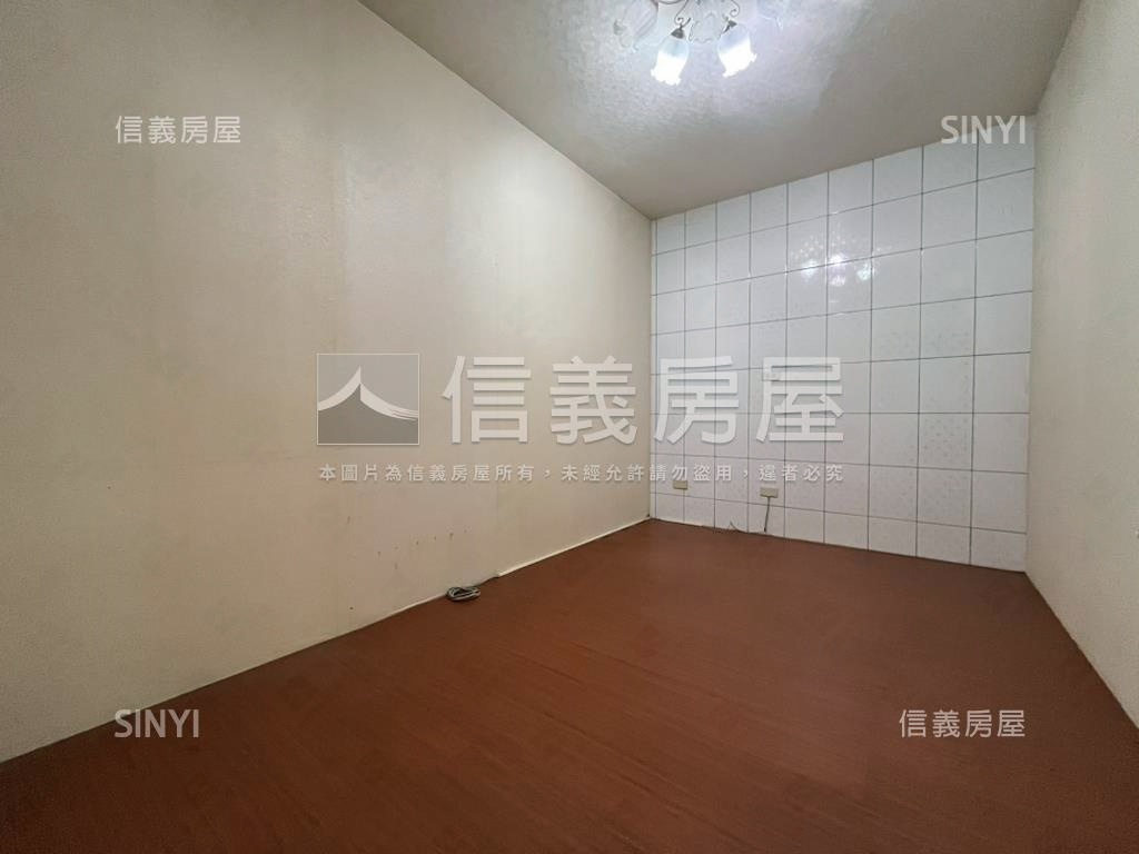 平東路透天店面房屋室內格局與周邊環境