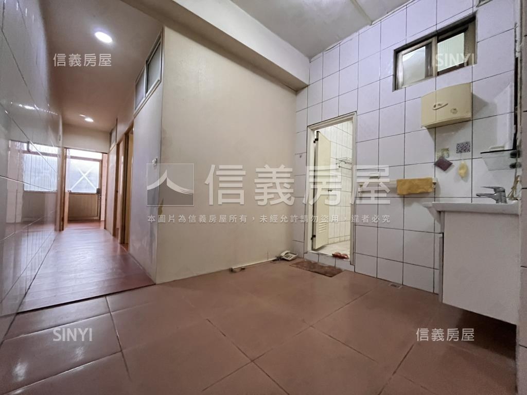 平東路透天店面房屋室內格局與周邊環境