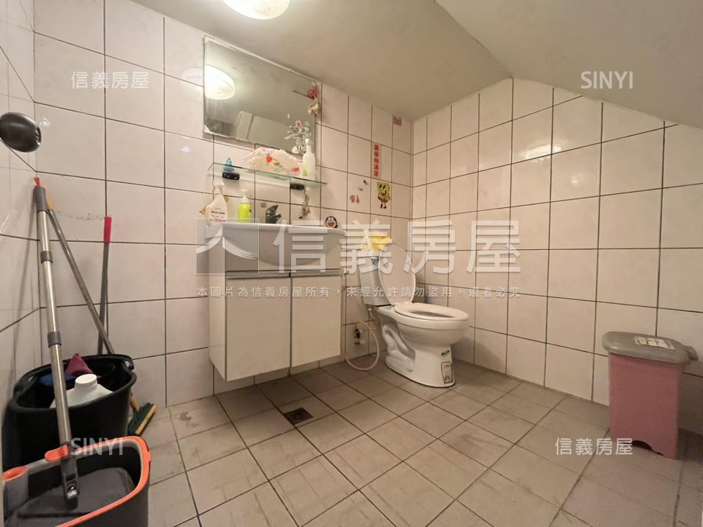 平東路透天店面房屋室內格局與周邊環境