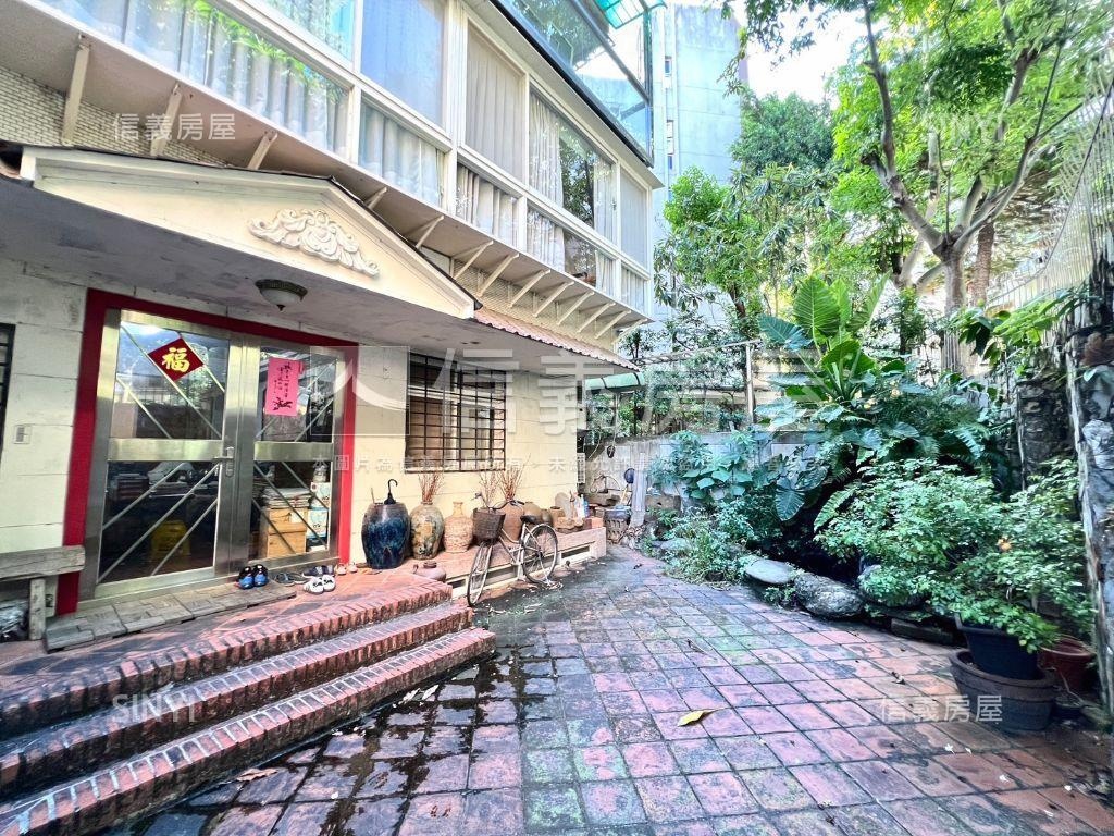 水池裡面錦鯉魚庭院一樓戶房屋室內格局與周邊環境