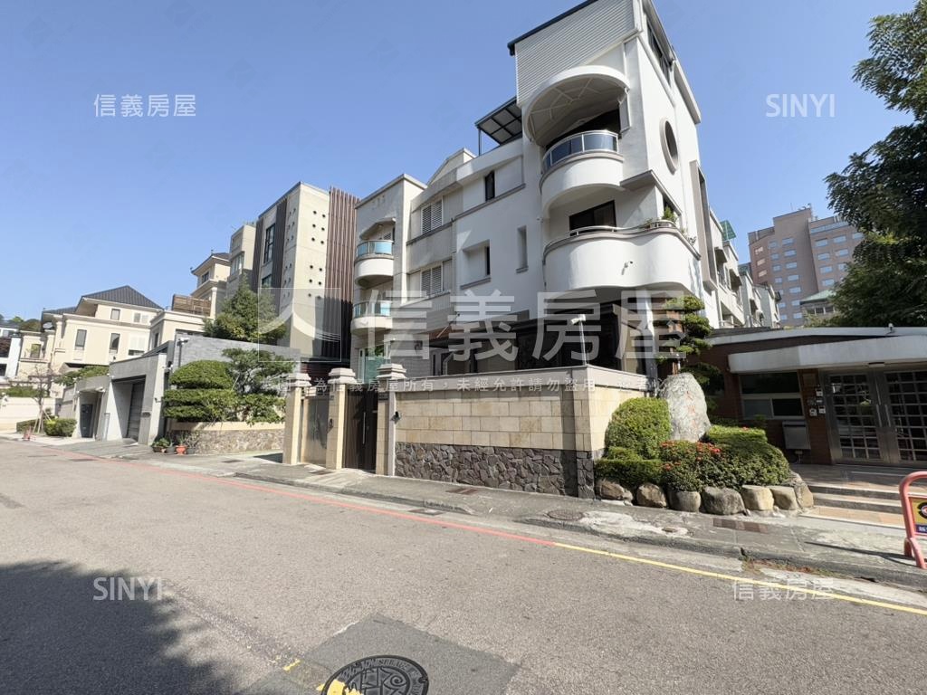 七期南側公園旁雙平車別墅房屋室內格局與周邊環境