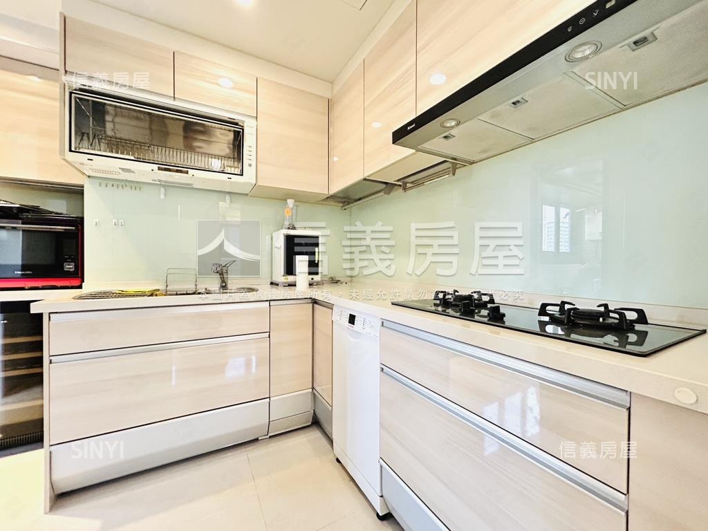 新潤峰耘３房帶坡平車位房屋室內格局與周邊環境