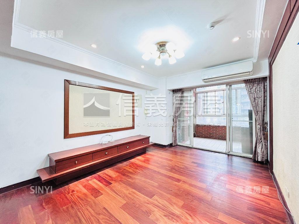 巴黎伯爵三房車位房屋室內格局與周邊環境