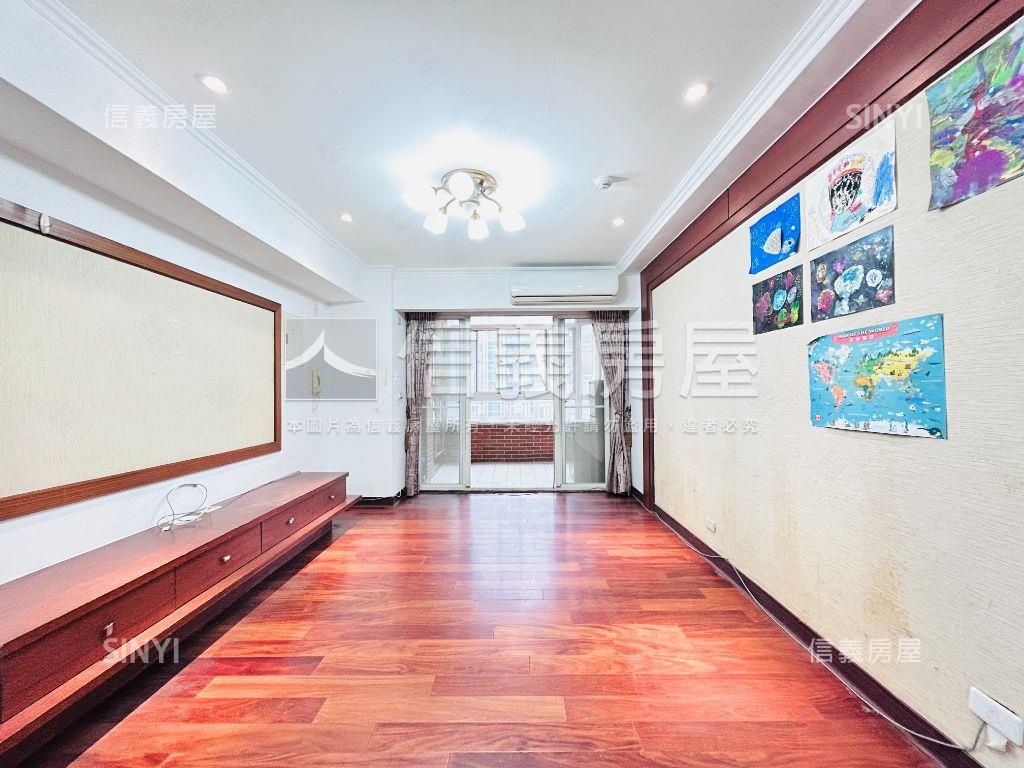 巴黎伯爵三房車位房屋室內格局與周邊環境