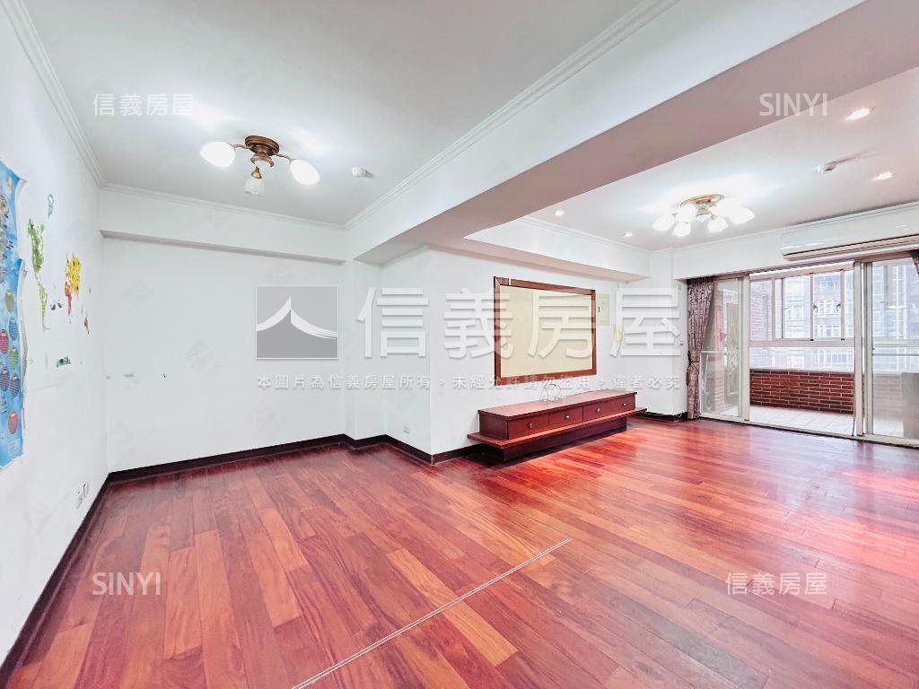 巴黎伯爵三房車位房屋室內格局與周邊環境