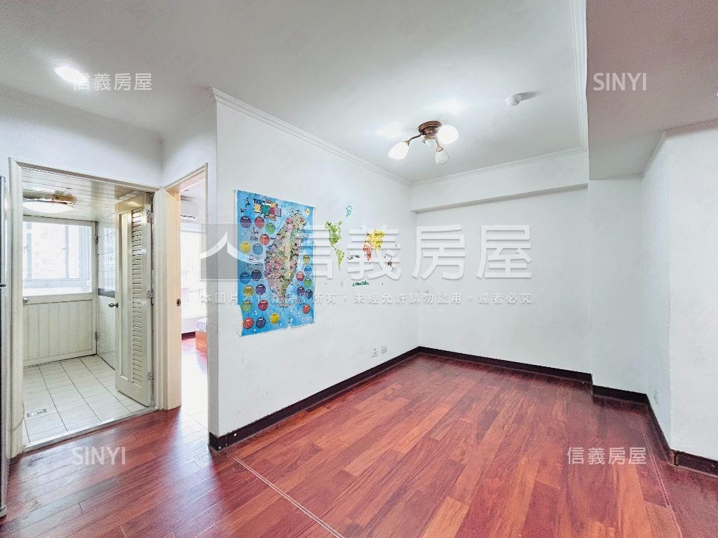 巴黎伯爵三房車位房屋室內格局與周邊環境