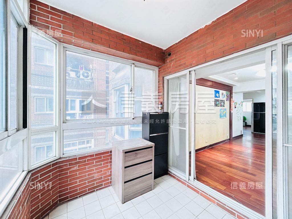 巴黎伯爵三房車位房屋室內格局與周邊環境