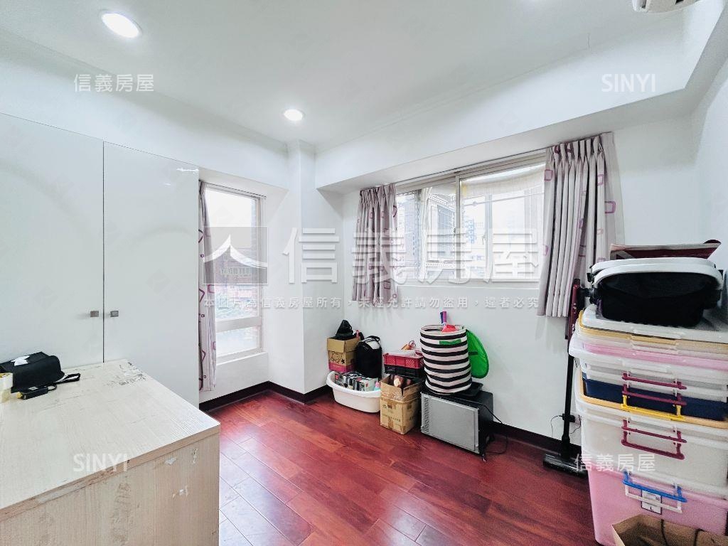 巴黎伯爵三房車位房屋室內格局與周邊環境