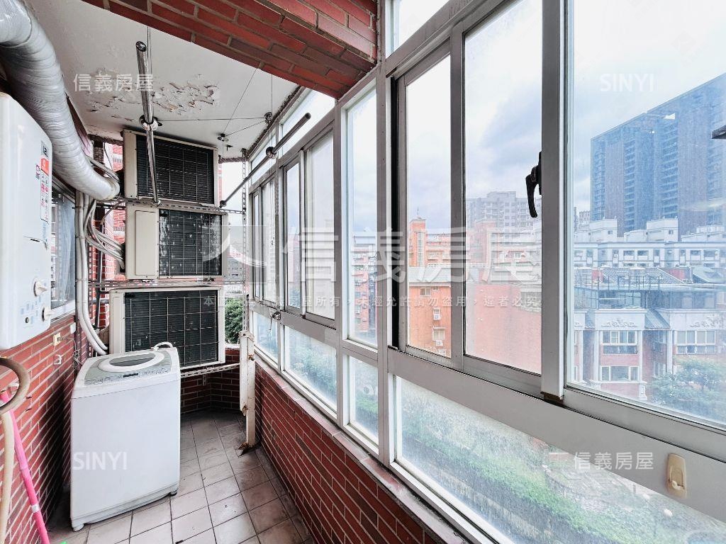 巴黎伯爵三房車位房屋室內格局與周邊環境