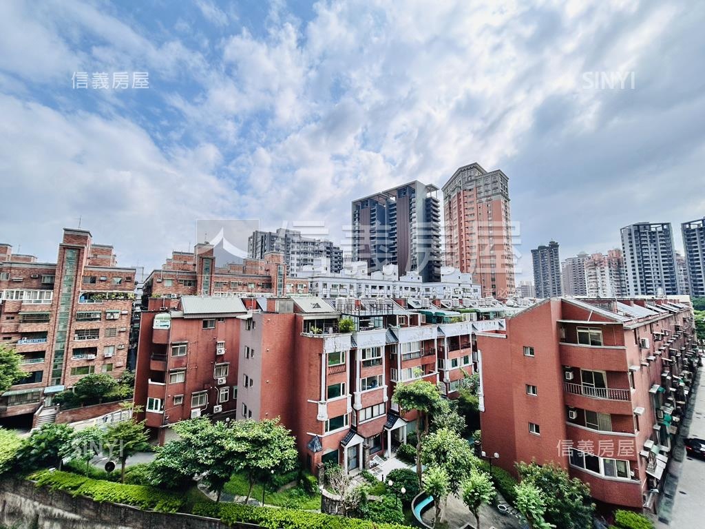 巴黎伯爵三房車位房屋室內格局與周邊環境