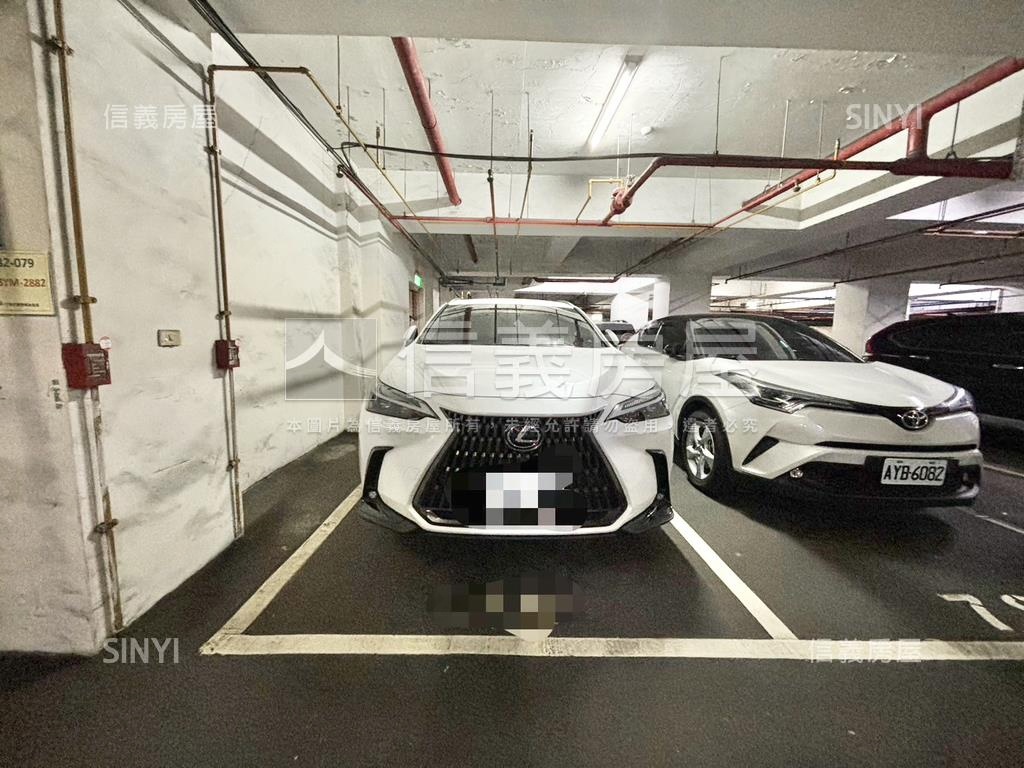 巴黎伯爵三房車位房屋室內格局與周邊環境