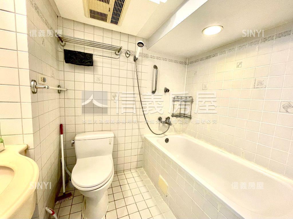 世貿派對挑高大落地窗房屋室內格局與周邊環境