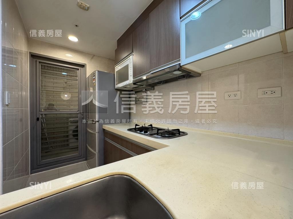大學耶魯高樓二房房屋室內格局與周邊環境