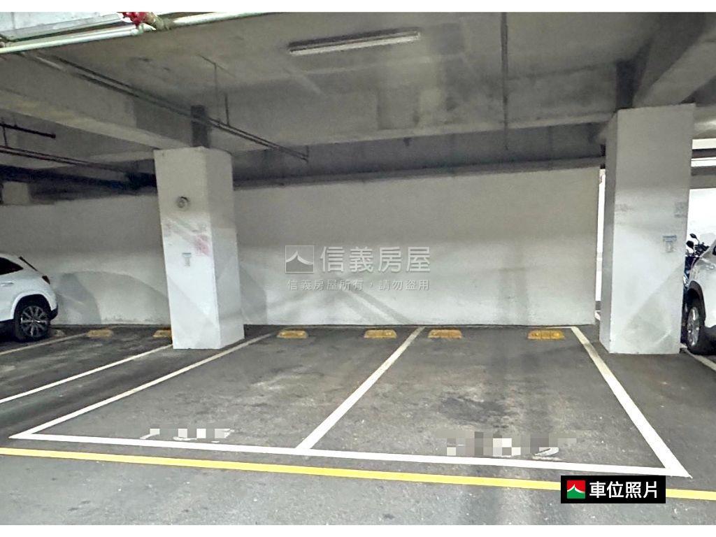 元氣高樓附坡平車位房屋室內格局與周邊環境