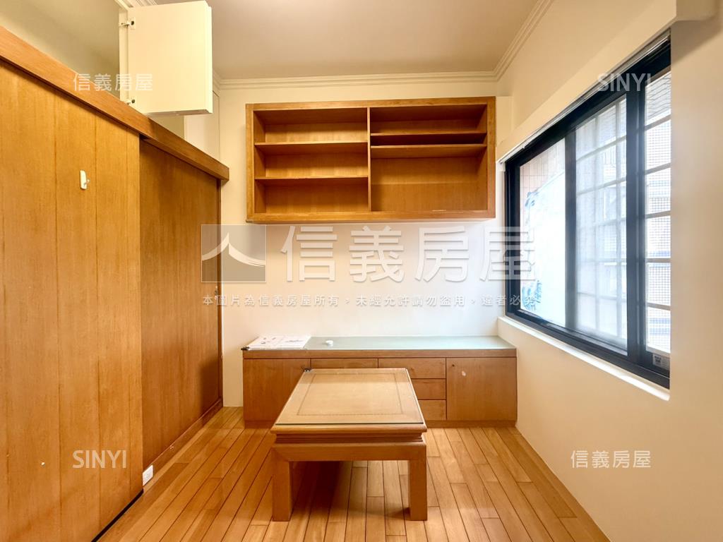 專任宏國青山翠景兩房車位房屋室內格局與周邊環境