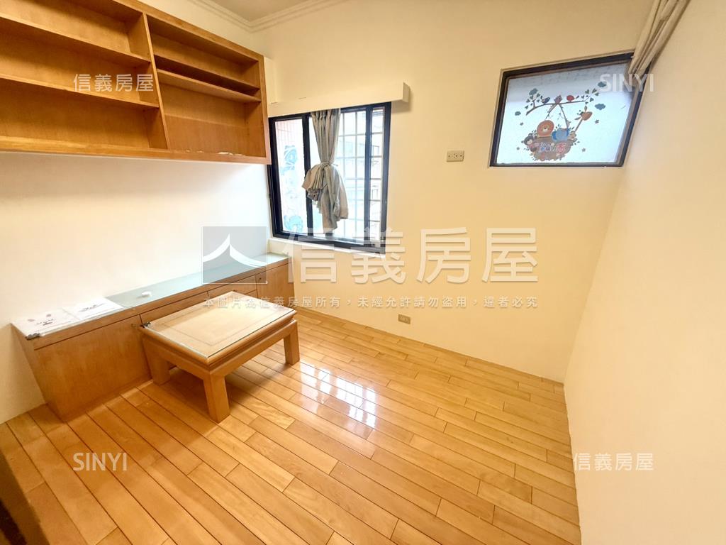 專任宏國青山翠景兩房車位房屋室內格局與周邊環境