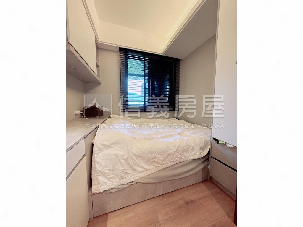 開闊山景精美兩房房屋室內格局與周邊環境