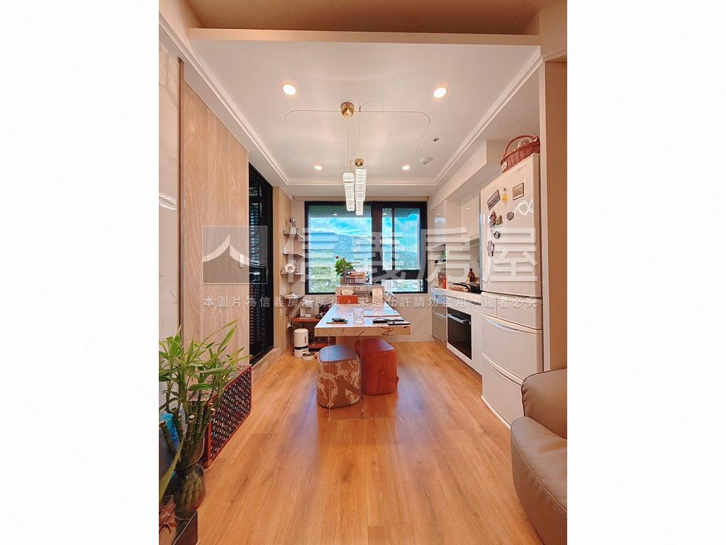 開闊山景精美兩房房屋室內格局與周邊環境