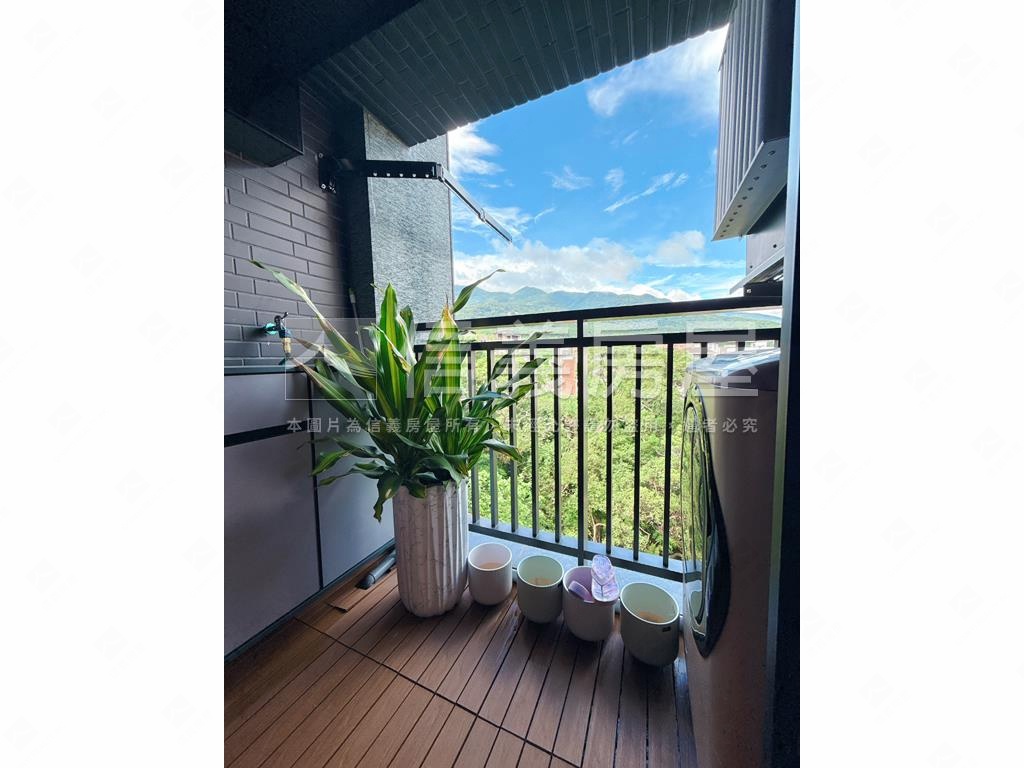 開闊山景精美兩房房屋室內格局與周邊環境