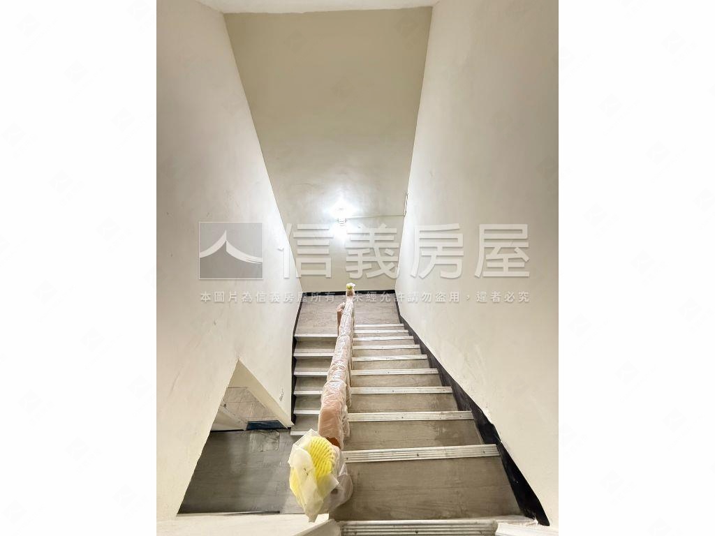 龍昌路前後臨路透天房屋室內格局與周邊環境