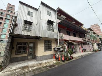 龍昌路前後臨路透天