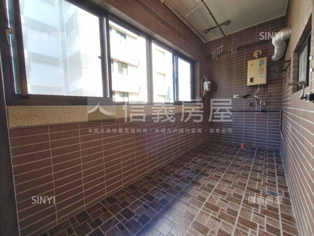 Ａ１８樺龍三房中高樓層房屋室內格局與周邊環境