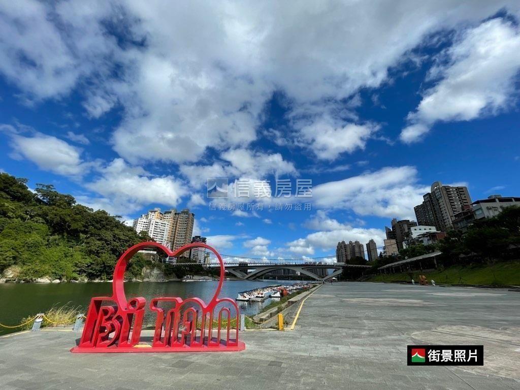 新店捷運站大三房有車位房屋室內格局與周邊環境
