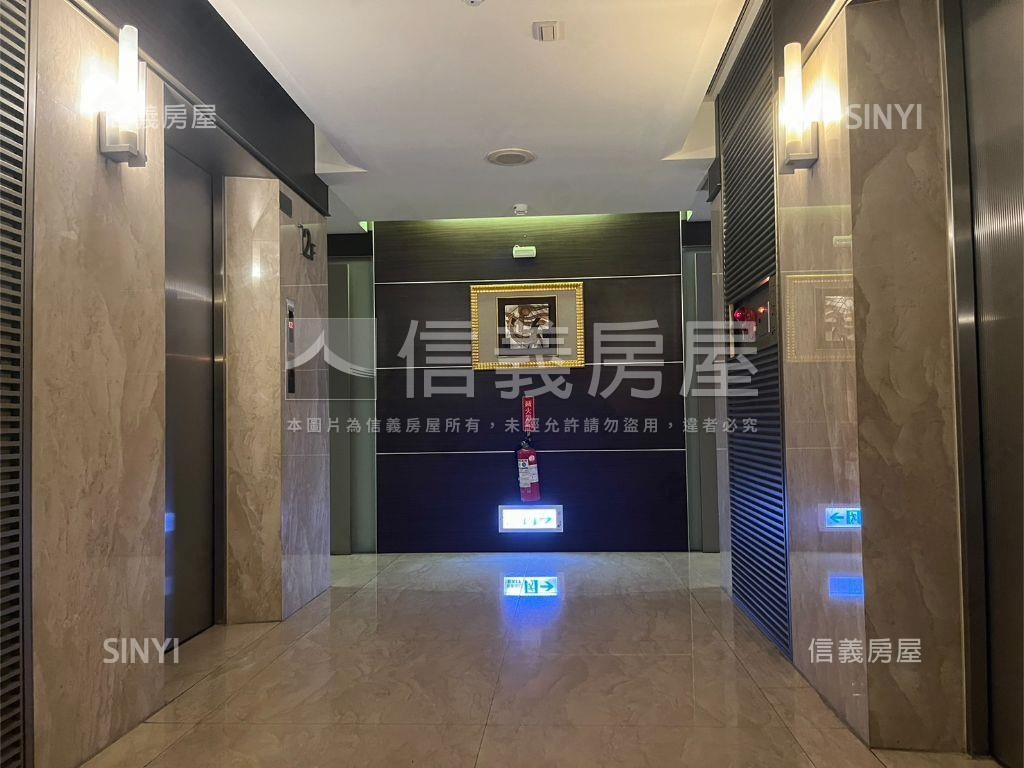 信義世貿高樓附車位房屋室內格局與周邊環境