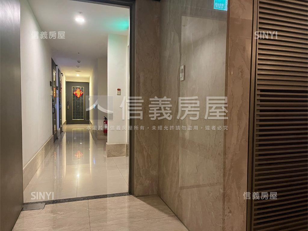 信義世貿高樓附車位房屋室內格局與周邊環境