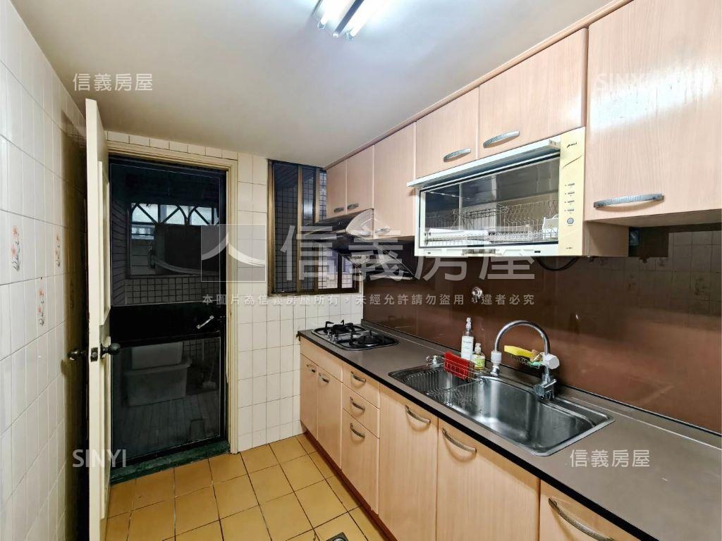 大公園華廈邊間四房房屋室內格局與周邊環境