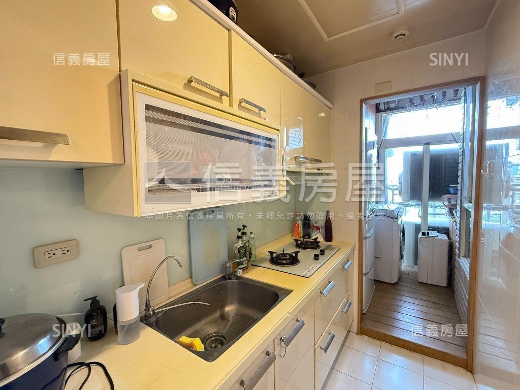 經貿水岸三房車位房屋室內格局與周邊環境