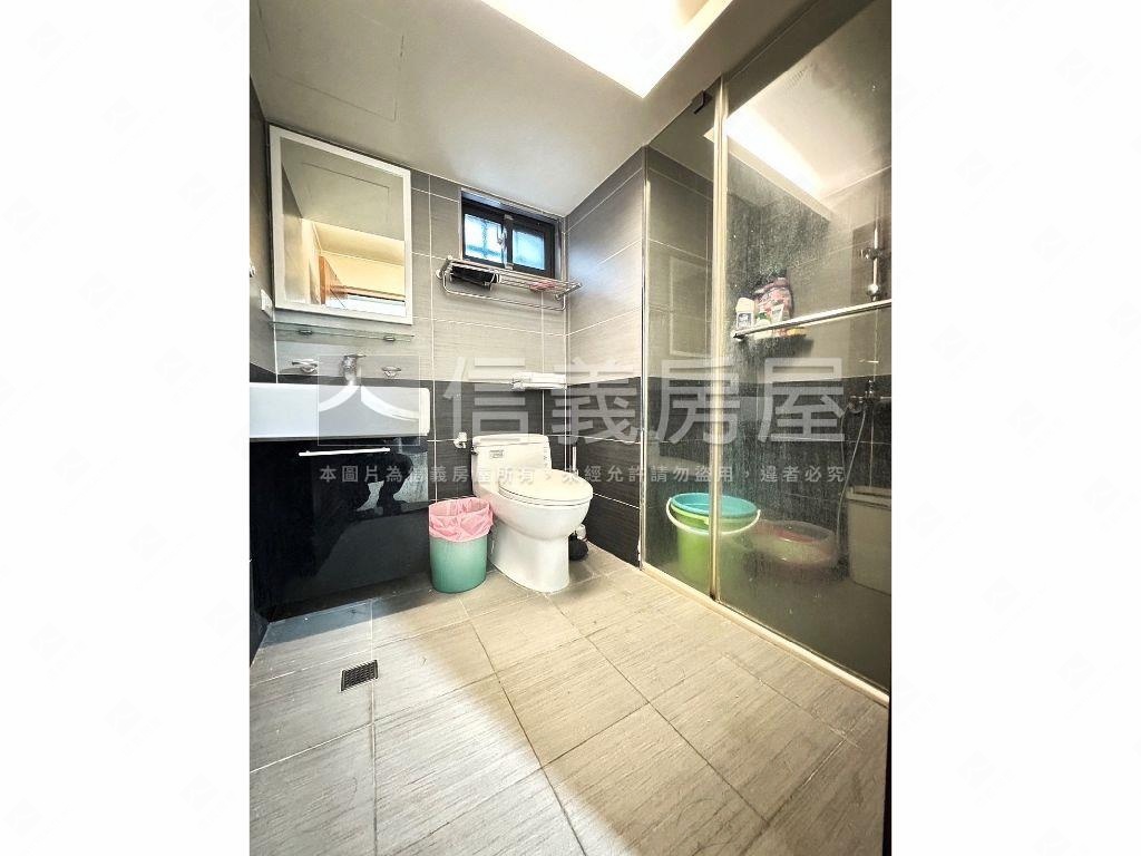 遠百旁美屋有機車位房屋室內格局與周邊環境