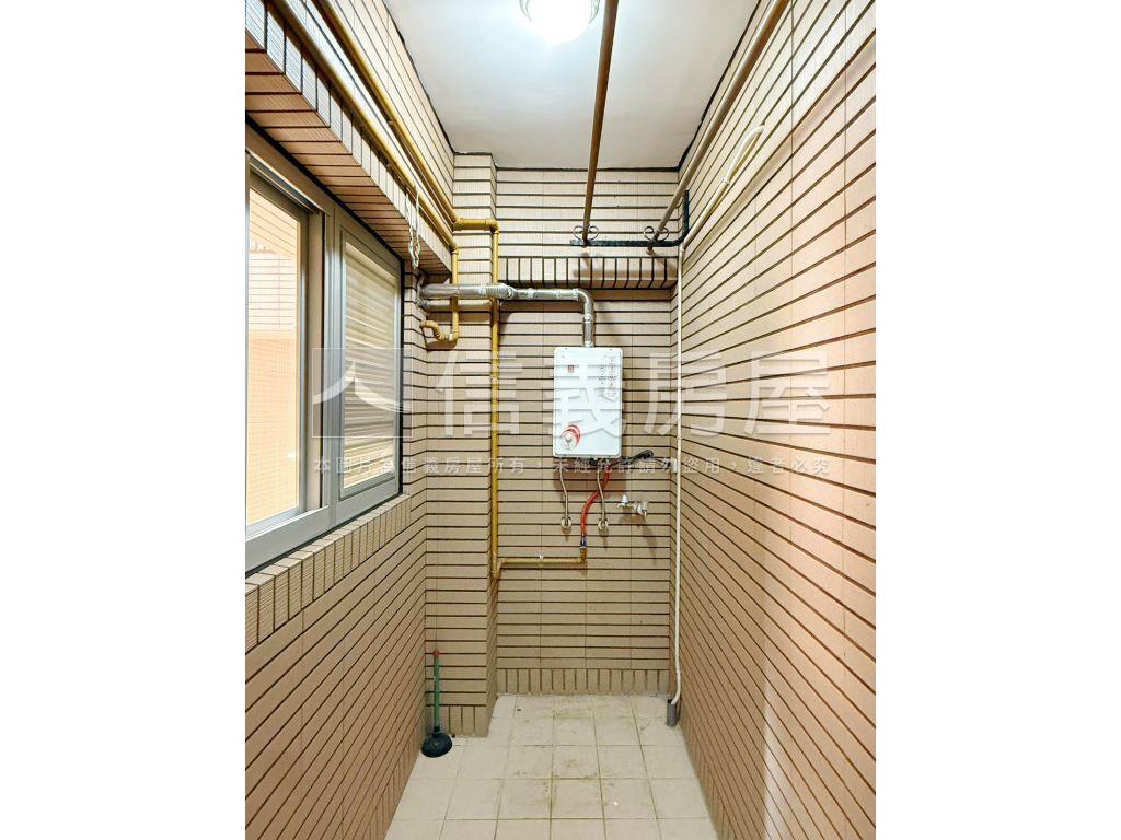 合康三房＋Ｂ２坡平車位房屋室內格局與周邊環境