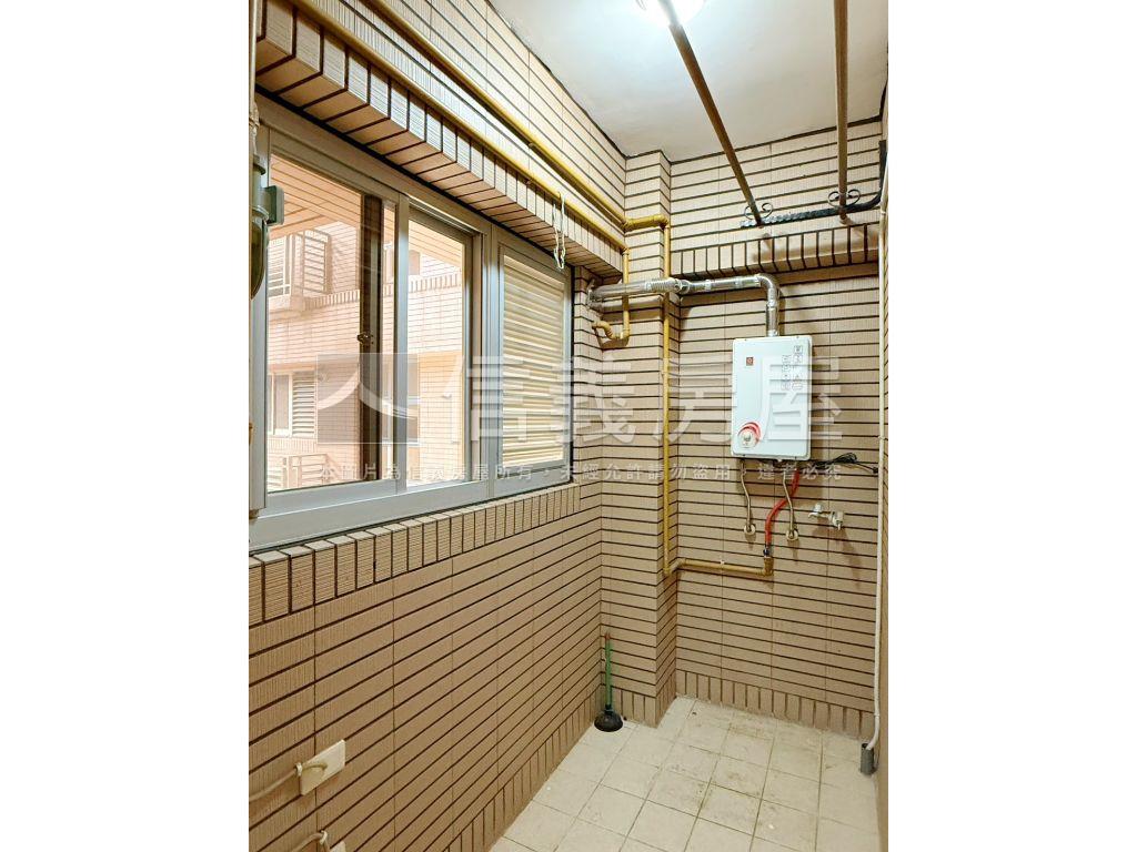 合康三房＋Ｂ２坡平車位房屋室內格局與周邊環境