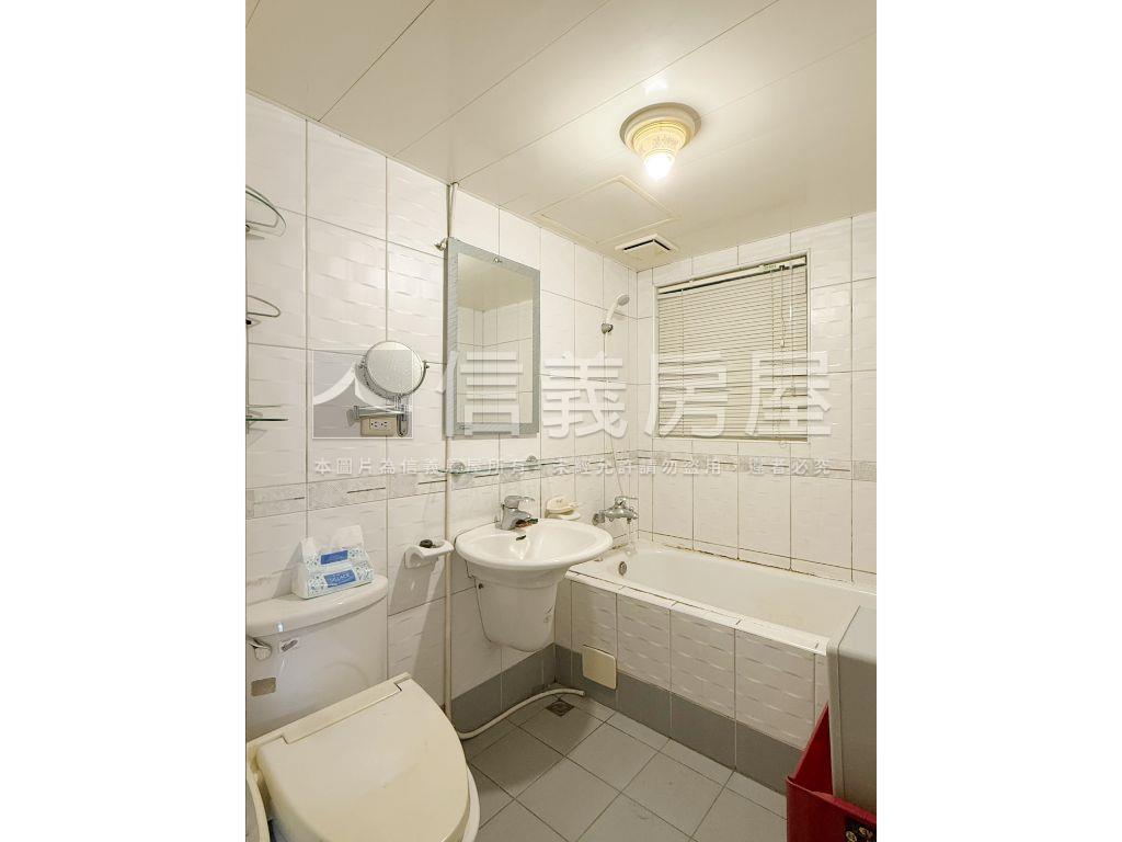 合康三房＋Ｂ２坡平車位房屋室內格局與周邊環境