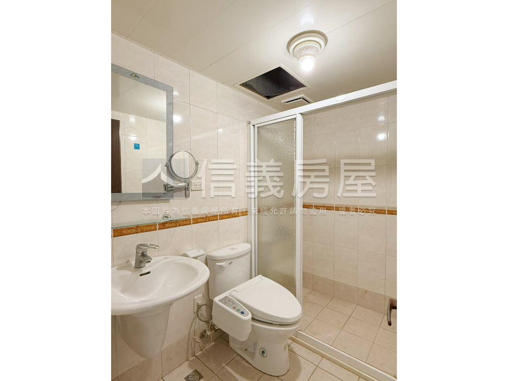 合康三房＋Ｂ２坡平車位房屋室內格局與周邊環境