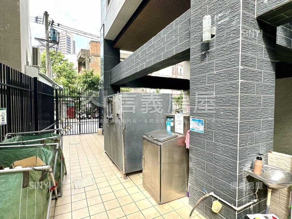 捷運站旁神奇的兩房平車房屋室內格局與周邊環境