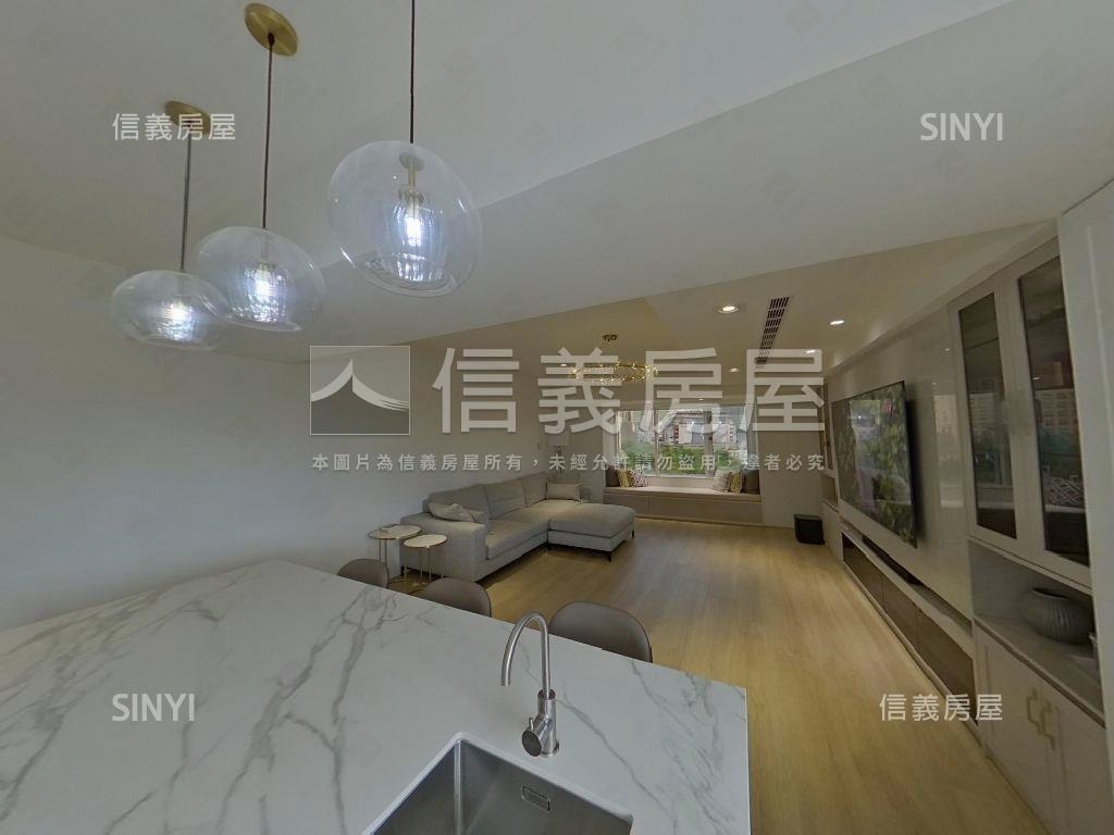 仁愛傳世１０１極景名邸房屋室內格局與周邊環境