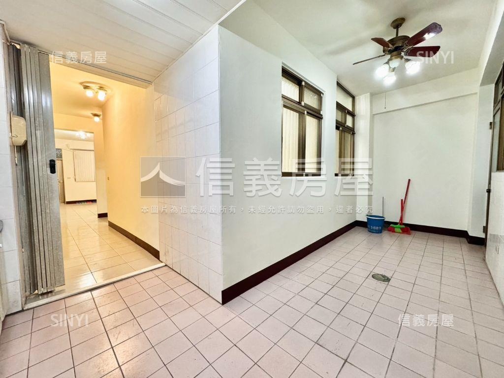 中正稀有方正公寓１樓房屋室內格局與周邊環境