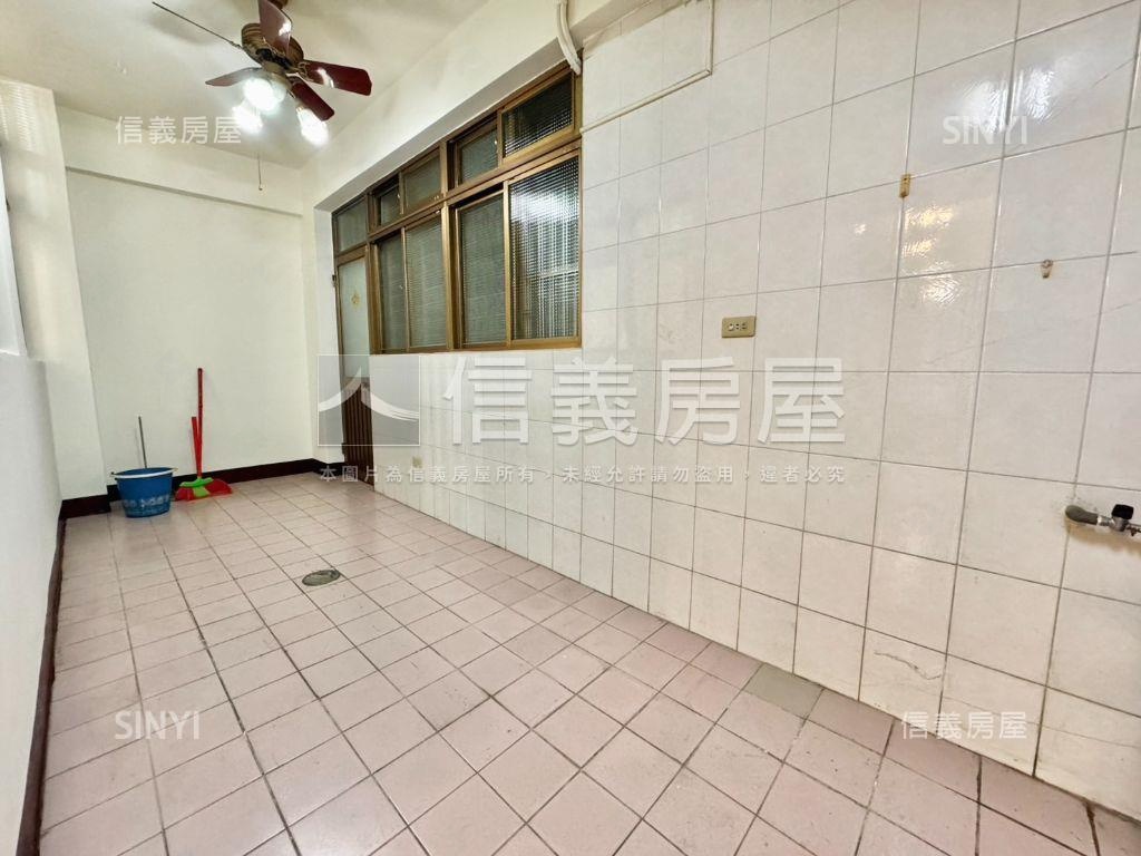 中正稀有方正公寓１樓房屋室內格局與周邊環境