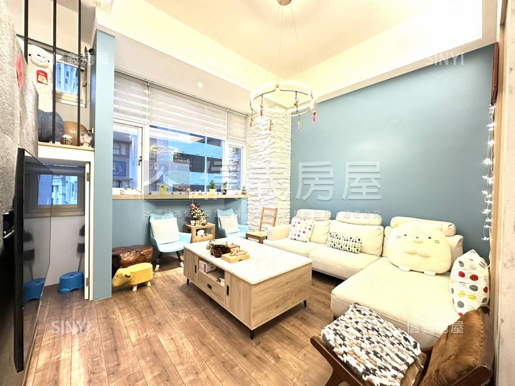 專任山水挑高邊間精美宅房屋室內格局與周邊環境