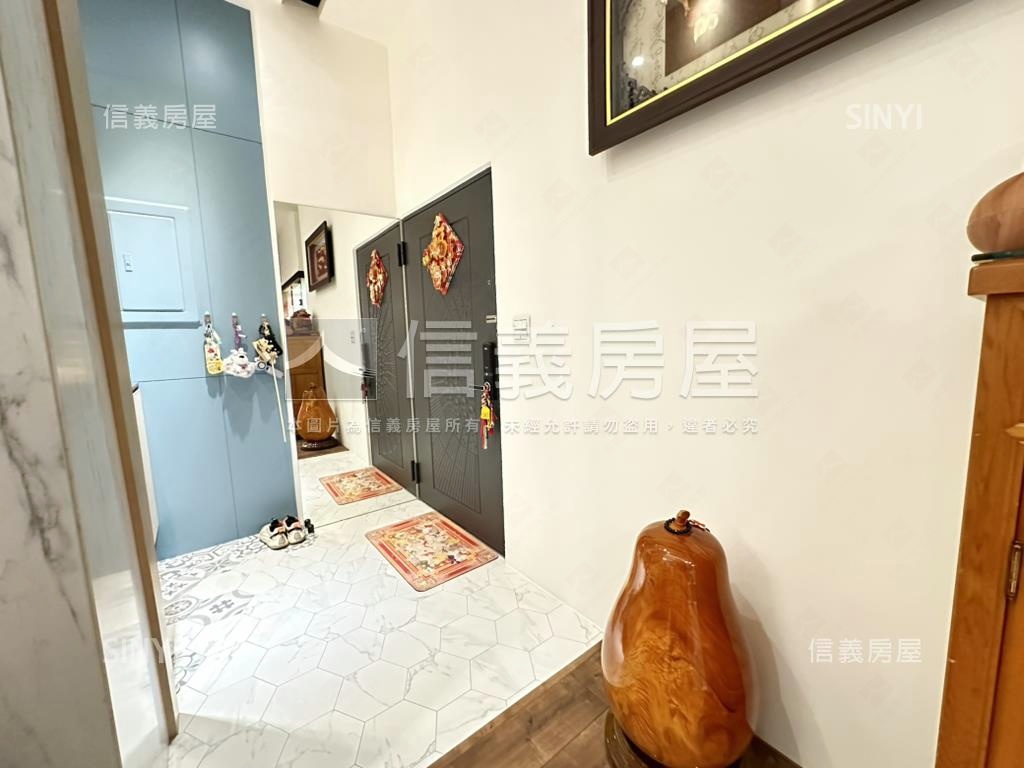 專任山水挑高邊間精美宅房屋室內格局與周邊環境