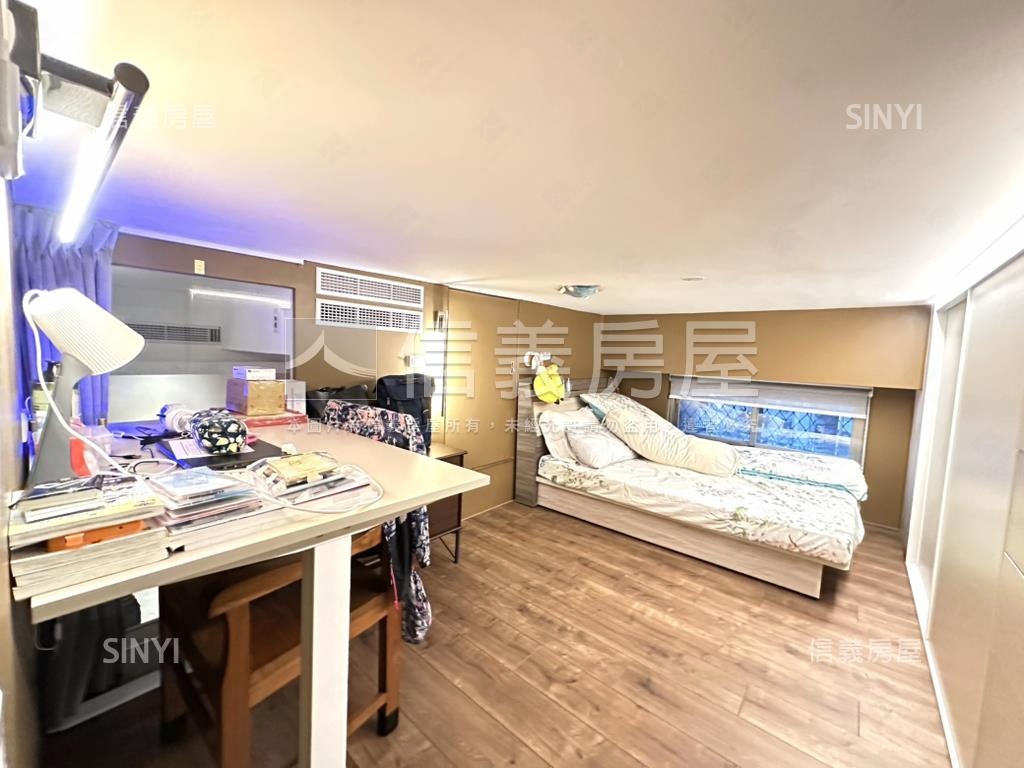 專任山水挑高邊間精美宅房屋室內格局與周邊環境