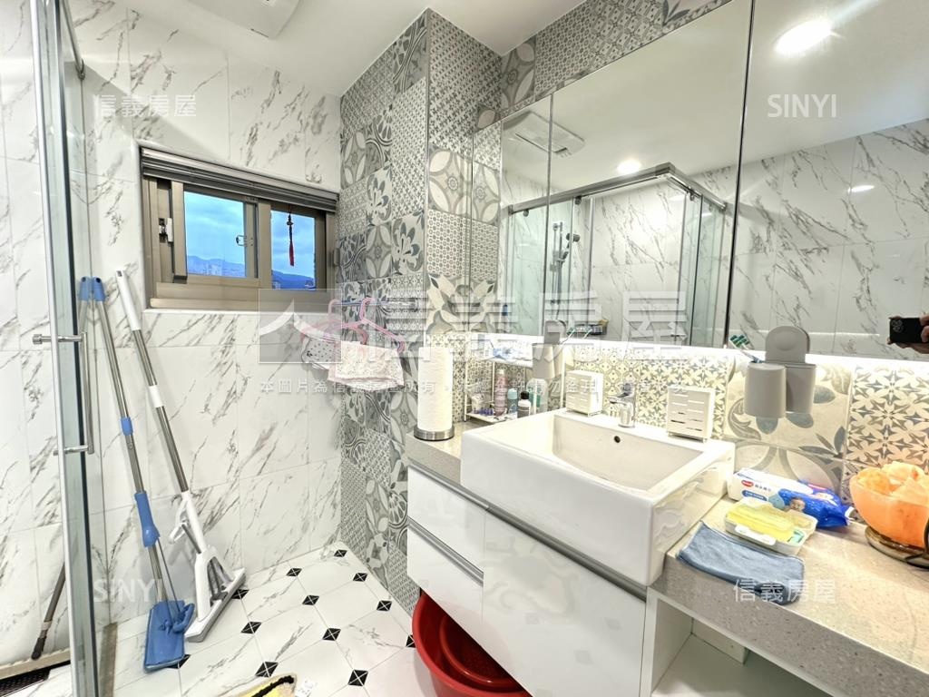 專任山水挑高邊間精美宅房屋室內格局與周邊環境