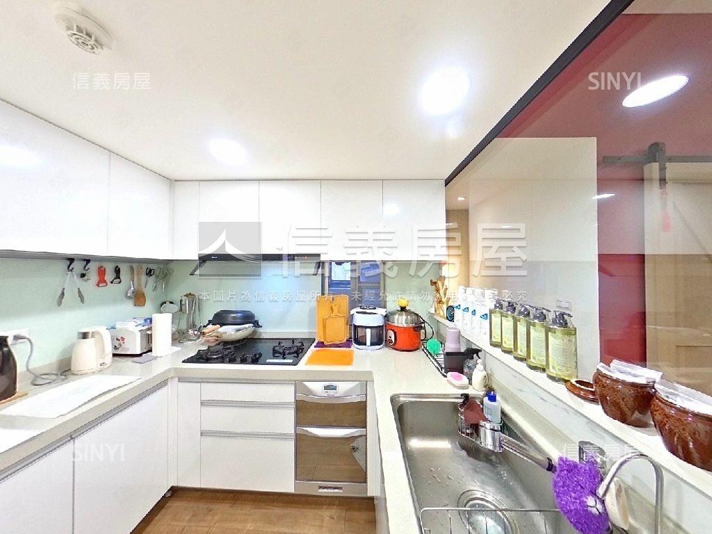 專任山水挑高邊間精美宅房屋室內格局與周邊環境