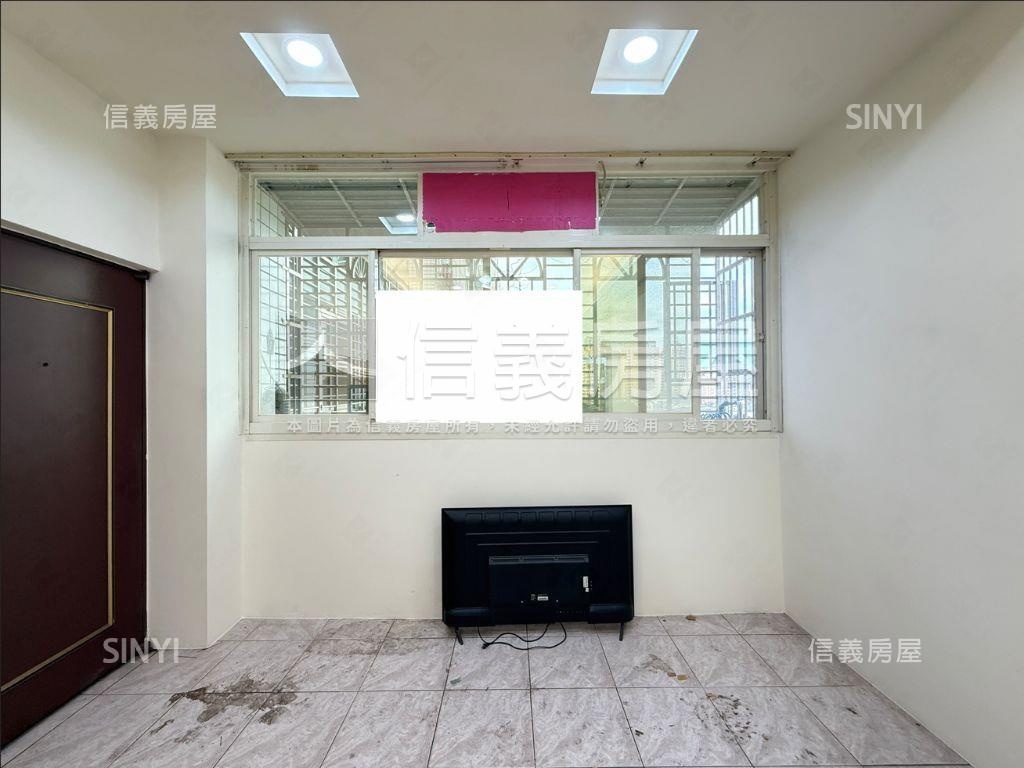 喜從天降挑高大空間房屋室內格局與周邊環境