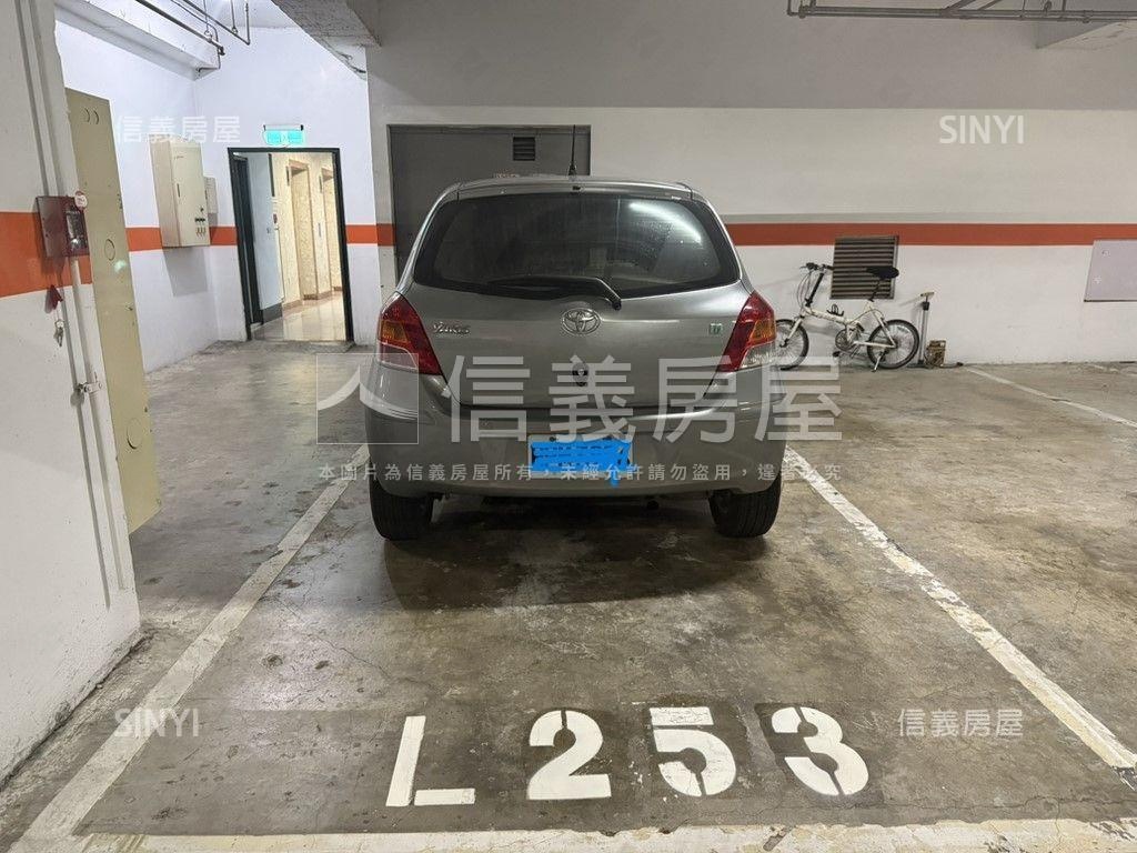 中正路近未來捷運四房車位房屋室內格局與周邊環境