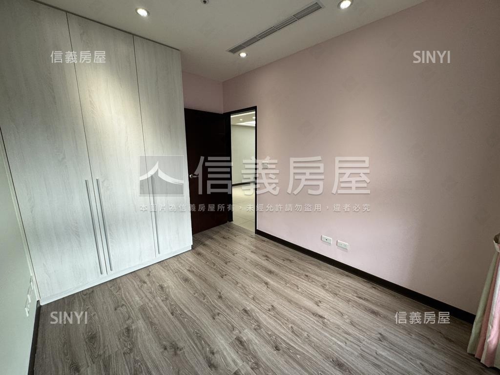 璀璨精美裝潢三房車位房屋室內格局與周邊環境